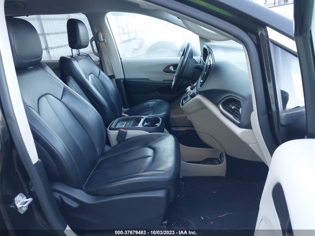 2017 Chrysler Pacifica Touring-l მანქანა იყიდება აუქციონზე, vin: 2C4RC1BG8HR734515, აუქციონის ნომერი: 37679483
