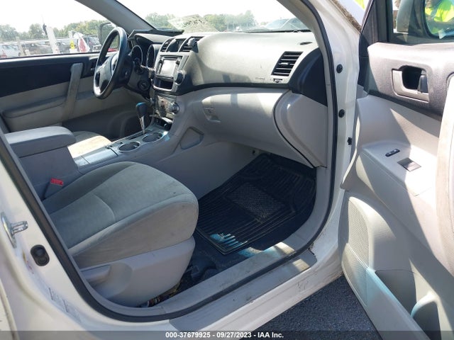 2013 TOYOTA HIGHLANDER BASE PLUS V6 VIN: 5TDBK3EH1DS176609