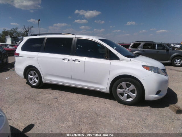 2013 TOYOTA SIENNA LE V6 8 PASSENGER VIN: 5TDKK3DC9DS401686
