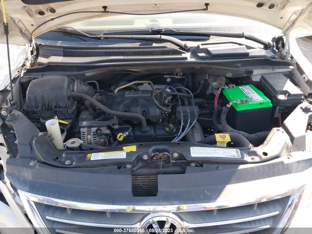 2010 VOLKSWAGEN ROUTAN 2V4RW3D1XAR295096 Photo 9