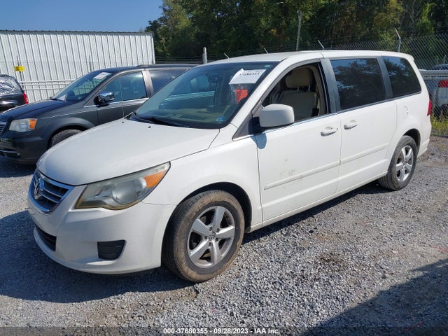 2010 VOLKSWAGEN ROUTAN 2V4RW3D1XAR295096 Photo 1