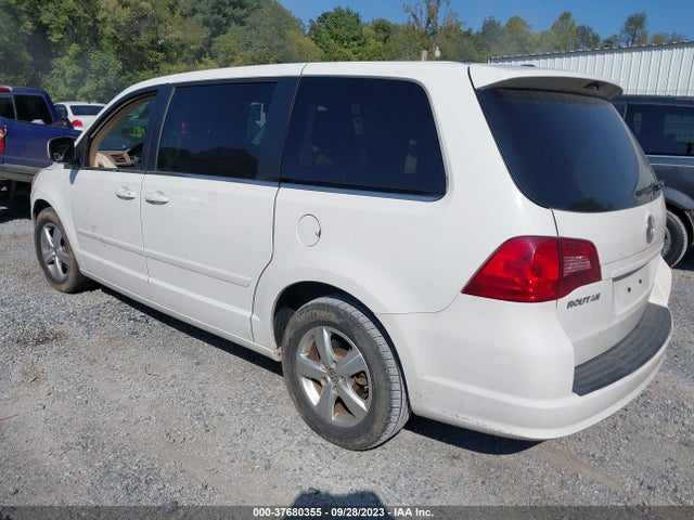2010 VOLKSWAGEN ROUTAN 2V4RW3D1XAR295096 Photo 2