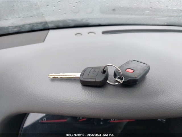 2004 TOYOTA CAMRY LE/XLE VIN: 4T1BF30K44U574475