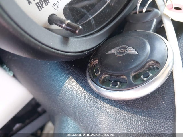 2011 MINI COOPER S CLUBMAN WMWZG3C57BTY30081 Photo 10