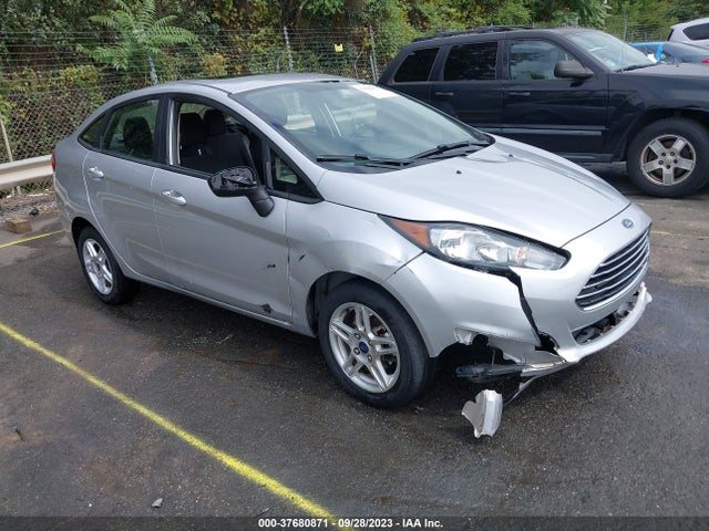 Ford FIESTA SE 2018 3FADP4BJ0JM138233 Image 1