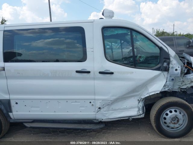 1FTBR2Y81NKA05305 Ford TRANSIT CARGO VAN