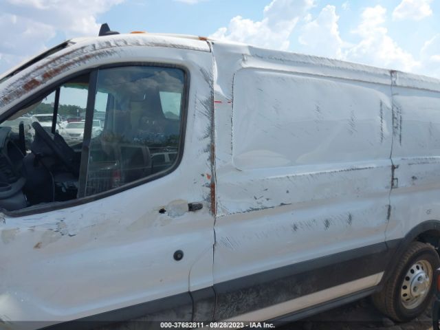 1FTBR2Y81NKA05305 Ford TRANSIT CARGO VAN