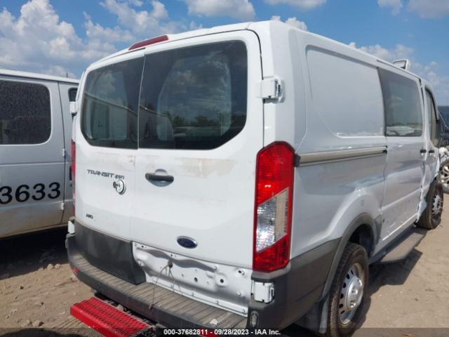 1FTBR2Y81NKA05305 Ford TRANSIT CARGO VAN