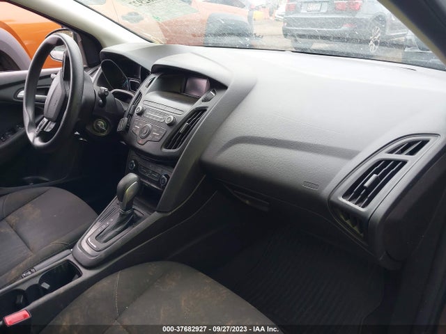 Ford FOCUS SE 2018 1FADP3K26JL231374 Image 5