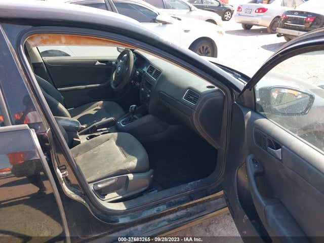 3VW2K7AJ5EM313663 Volkswagen Jetta Sedan S