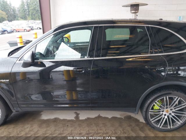 WP1AE2A2XGLA60179 Porsche Cayenne S E-hybrid