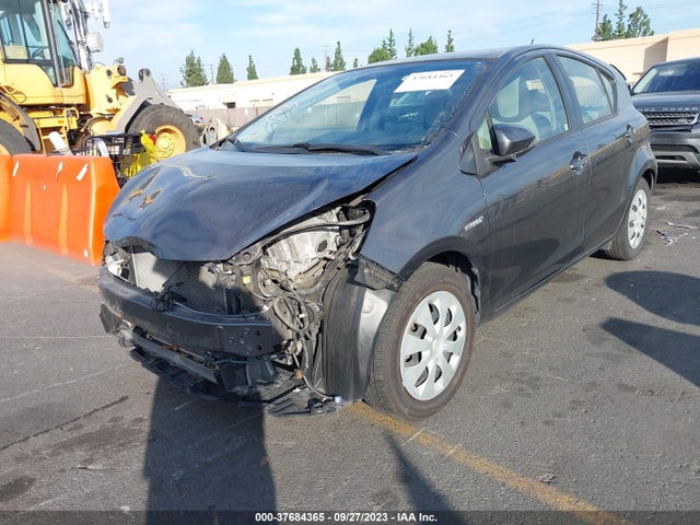 Toyota Prius C One/three/two/four 2014 JTDKDTB31E1062398 Image 2