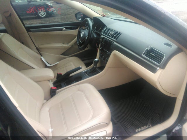 1VWAA7A32JC003062 Volkswagen Passat 2.0t S/r-line