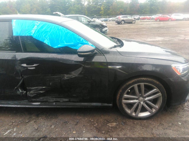 1VWAA7A32JC003062 Volkswagen Passat 2.0t S/r-line