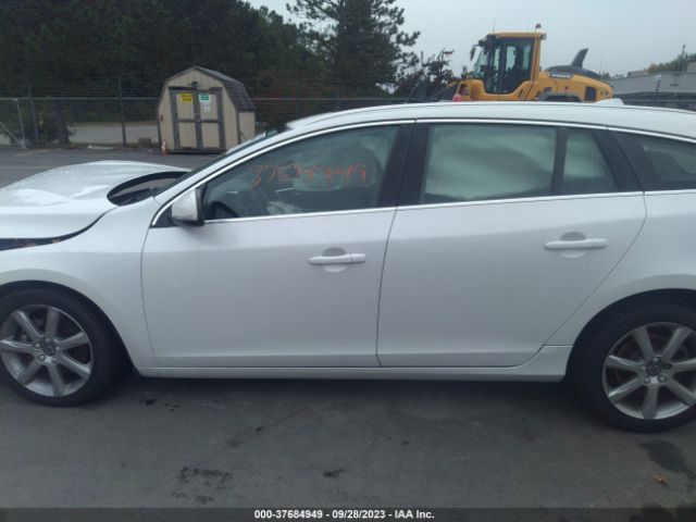 YV140MSKXH1358987 Volvo V60 Premier