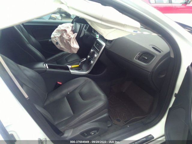 YV140MSKXH1358987 Volvo V60 Premier