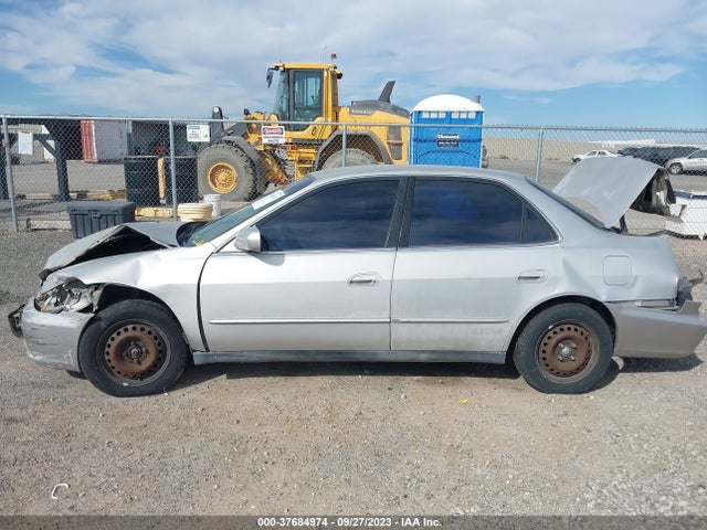 1998 HONDA ACCORD LX VIN: 1HGCG5641WA230019