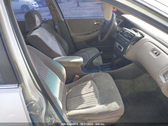 1998 HONDA ACCORD LX VIN: 1HGCG5641WA230019