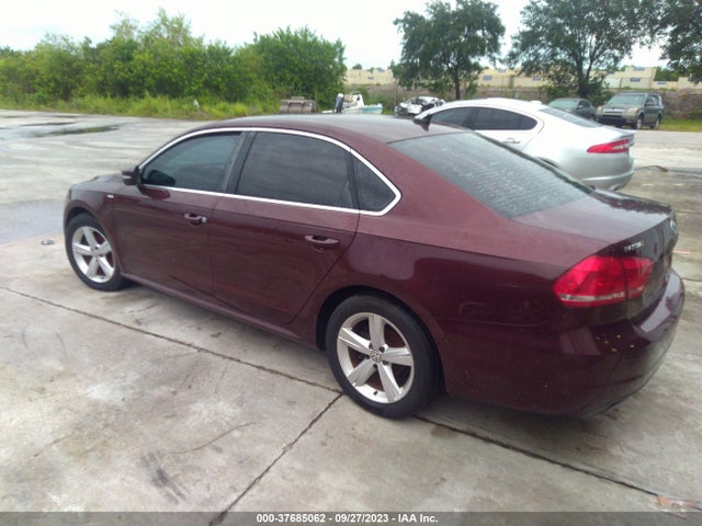 1VWAT7A32EC043674 Volkswagen Passat Wolfsburg Ed