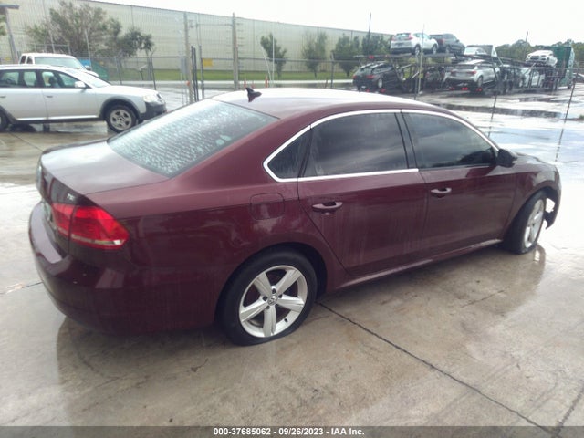 1VWAT7A32EC043674 Volkswagen Passat Wolfsburg Ed