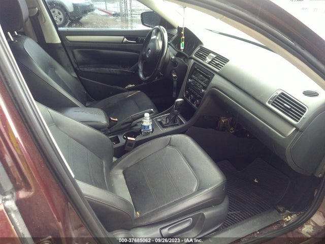 1VWAT7A32EC043674 Volkswagen Passat Wolfsburg Ed