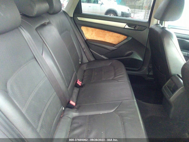 1VWAT7A32EC043674 Volkswagen Passat Wolfsburg Ed