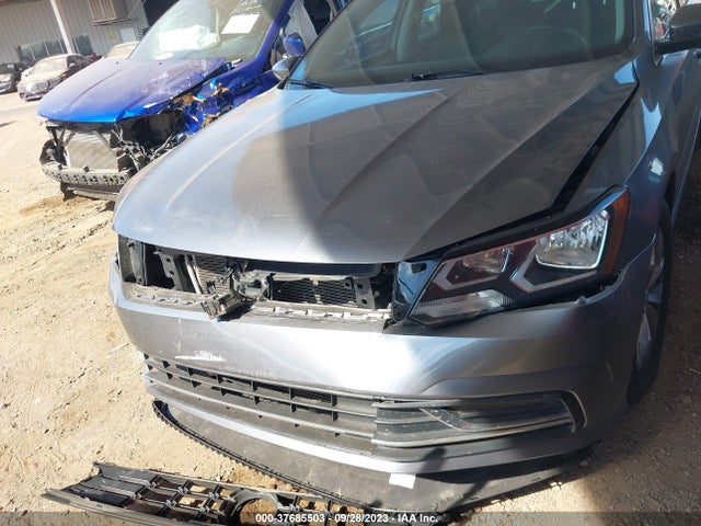 1VWAT7A31HC025137 Volkswagen Passat 1.8t S