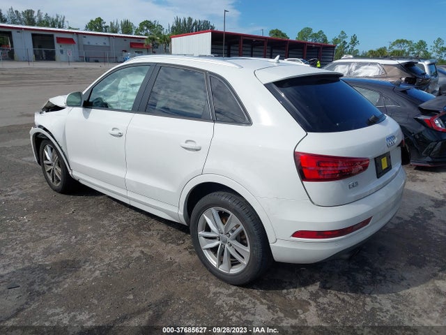 WA1BCCFS3HR010484 Audi Q3 PREMIUM