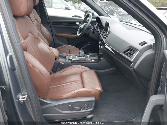 WA1BNAFY2J2221483 Audi Q5 Premium Plus