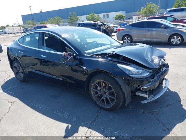 2018 Tesla 3, VIN: 5YJ3E1EA1JF095242