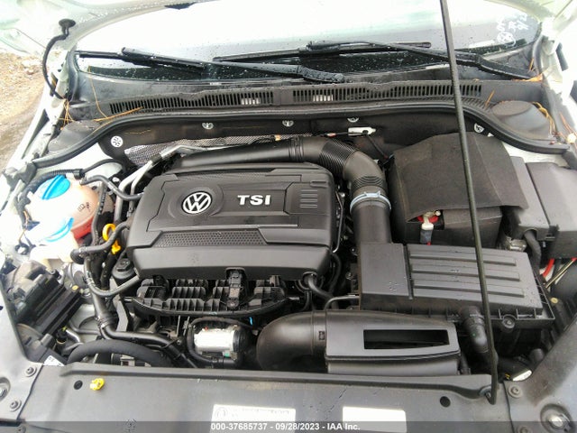 3VWD17AJ2EM411884 Volkswagen Jetta Sedan Se