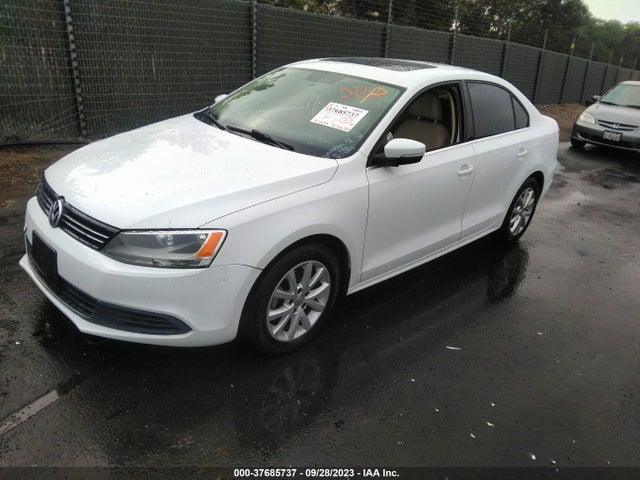 3VWD17AJ2EM411884 Volkswagen Jetta Sedan Se