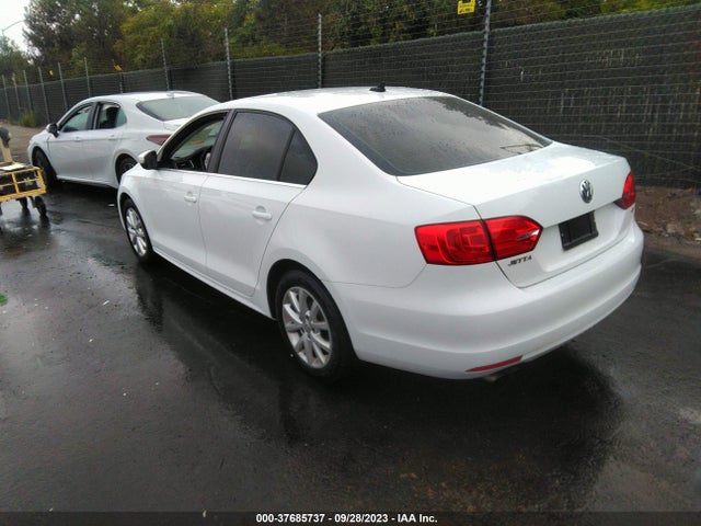 3VWD17AJ2EM411884 Volkswagen Jetta Sedan Se