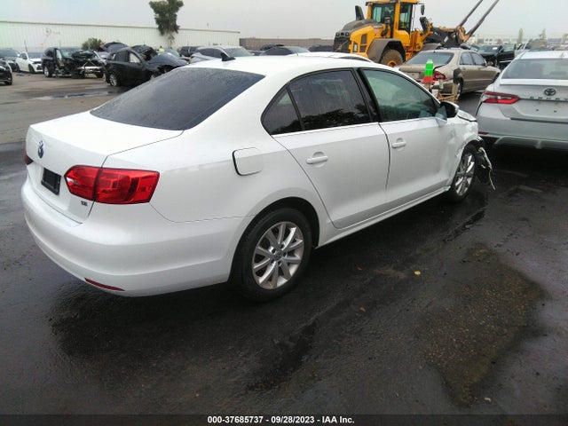 3VWD17AJ2EM411884 Volkswagen Jetta Sedan Se