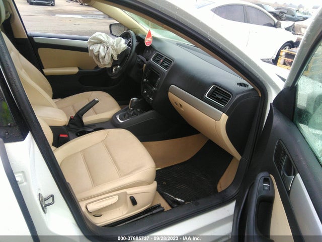 3VWD17AJ2EM411884 Volkswagen Jetta Sedan Se
