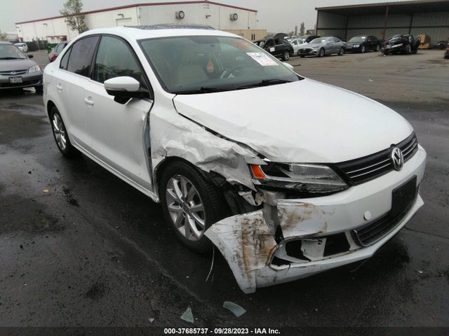 3VWD17AJ2EM411884 Volkswagen Jetta Sedan Se