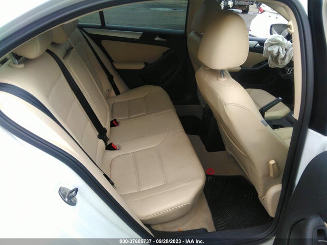 3VWD17AJ2EM411884 Volkswagen Jetta Sedan Se