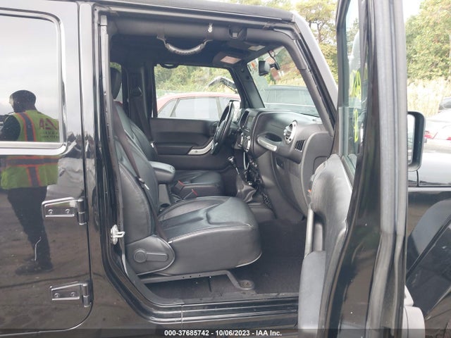 1C4HJWEG4HL570571 Jeep Wrangler Unlimited Sahara