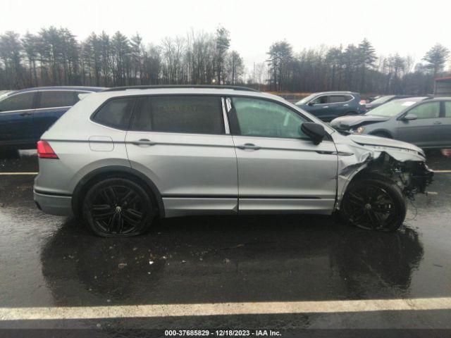 3VV8B7AX3NM111679 Volkswagen Tiguan 2.0t Se R-line Black