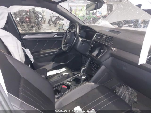 3VV8B7AX3NM111679 Volkswagen Tiguan 2.0t Se R-line Black