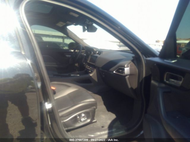 SADCJ2FX7LA652319 Jaguar F-pace 25t Premium