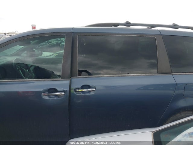 2015 TOYOTA SIENNA XLE 8 PASSENGER VIN: 5TDYK3DC3FS651681
