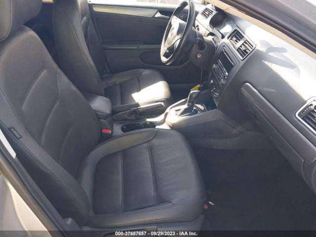 3VWLL7AJ3EM260639 Volkswagen Jetta Sedan Tdi