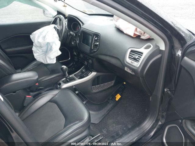 3C4NJDBB5JT403002 Jeep Compass Latitude