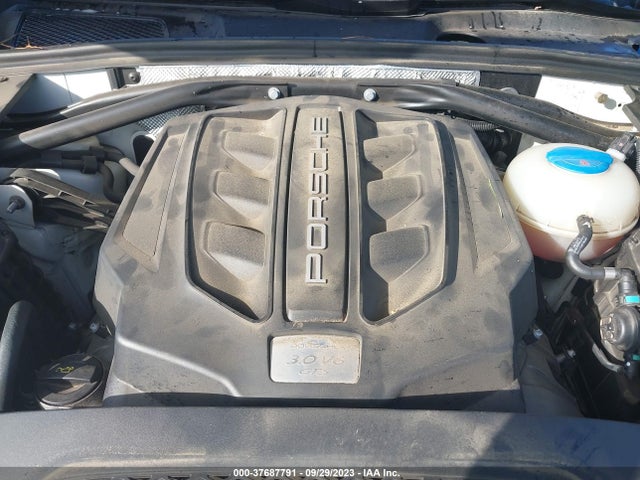 2017 PORSCHE MACAN WP1AG2A5XHLB52401 Photo 9
