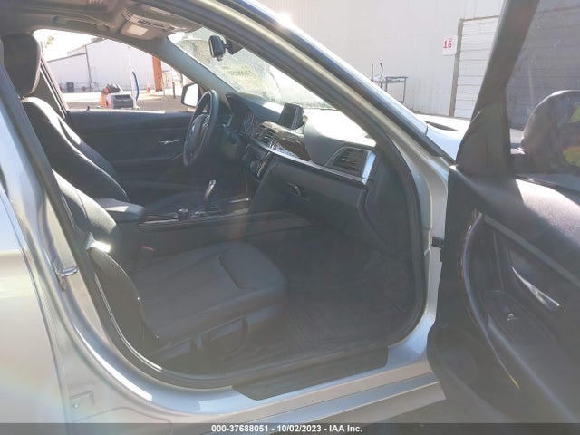 BMW 320i 2016 WBA8A9C51GK616832 Image 5