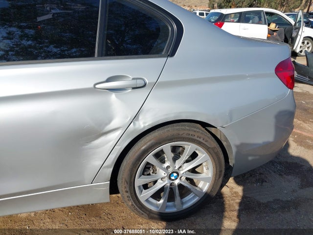 BMW 320i 2016 WBA8A9C51GK616832 Image 6