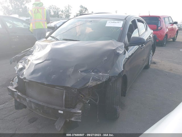 Hyundai ELANTRA SE 2018 KMHD74LF7JU609449 Image 2