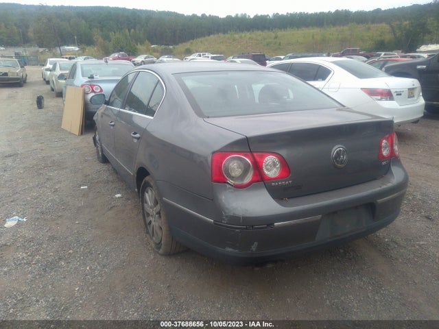2008 VOLKSWAGEN PASSAT SEDAN WVWJK73C08P126343 Photo 2