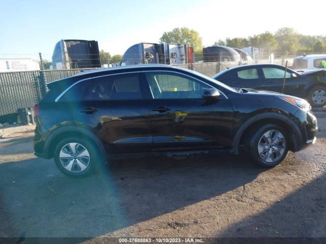KNDCB3LC5K5256235 KIA NIRO LX